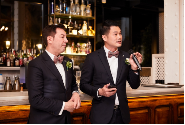 best men give a wedding speech at the bar.