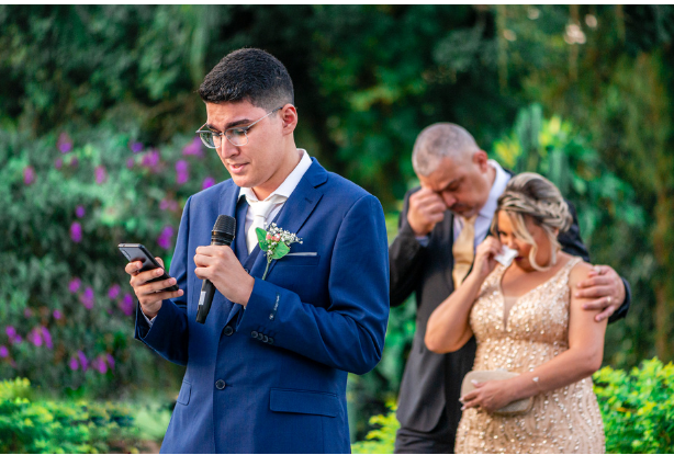 Best man delivers wedding speech.